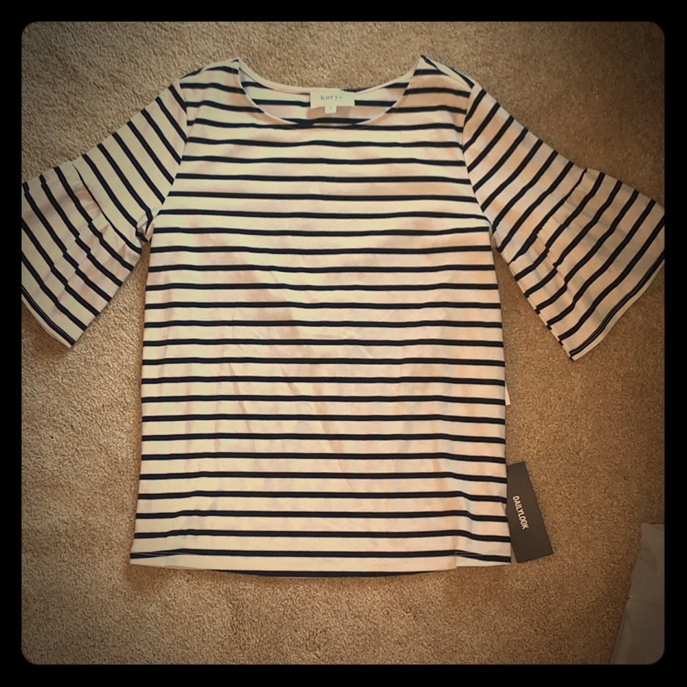 Korye mid length sleeve. Black and white stripe